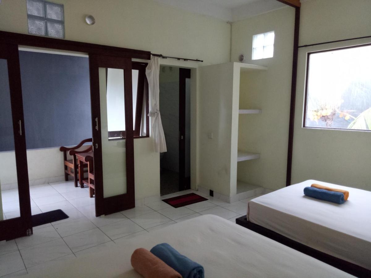 Amed Stop Inn Homestay, Rooftop Restaurant And Bar Exterior foto